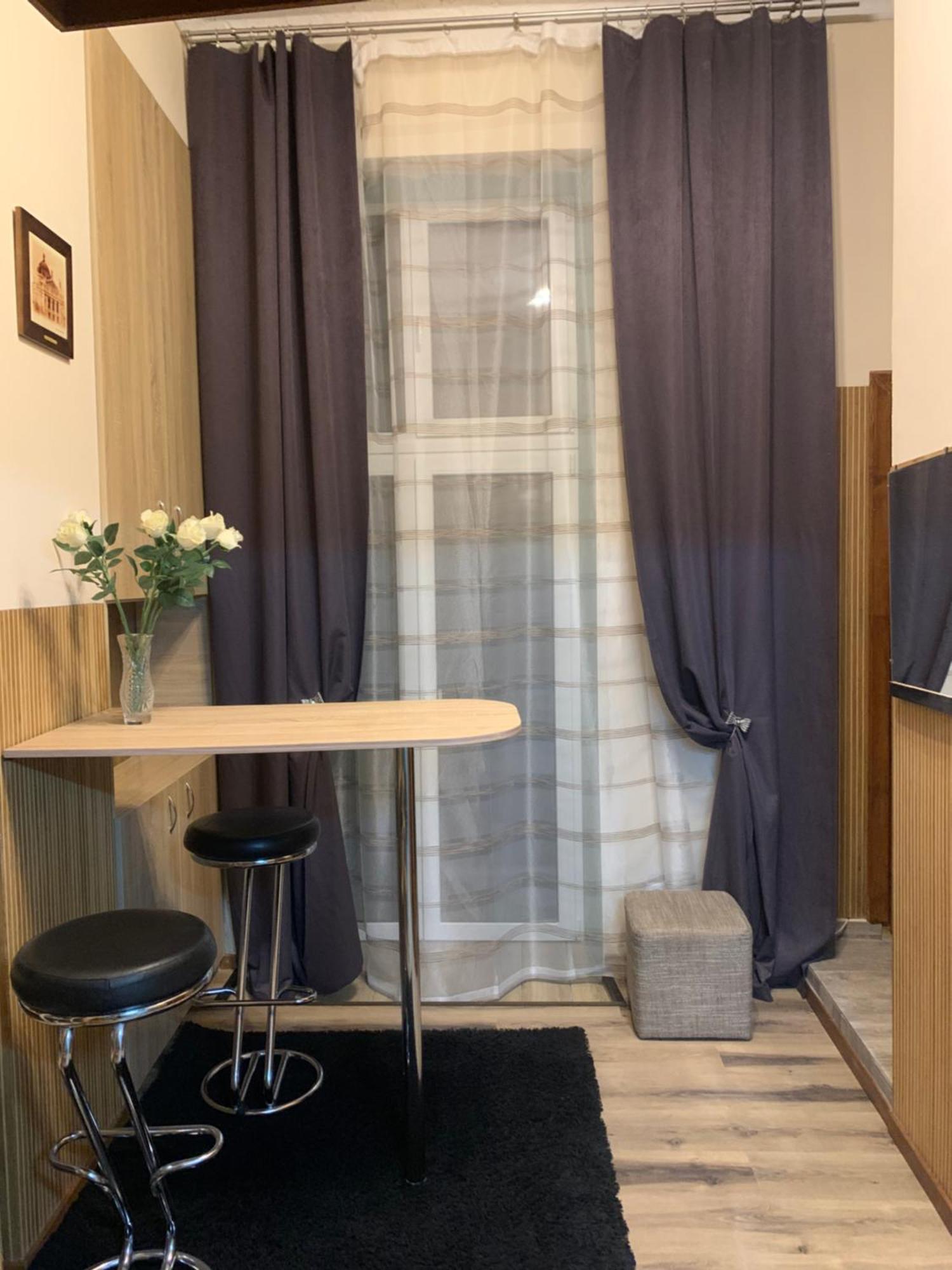 Apartment On Pekarska Street Lviv Bagian luar foto